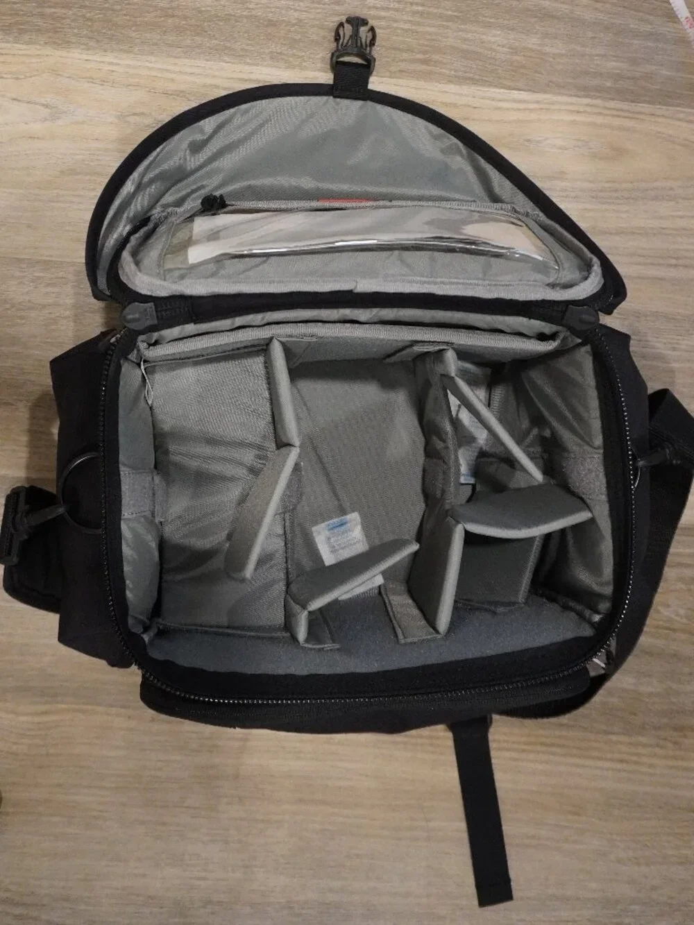NWT Tamrac Stratus 6 shoulder camera bag (black)